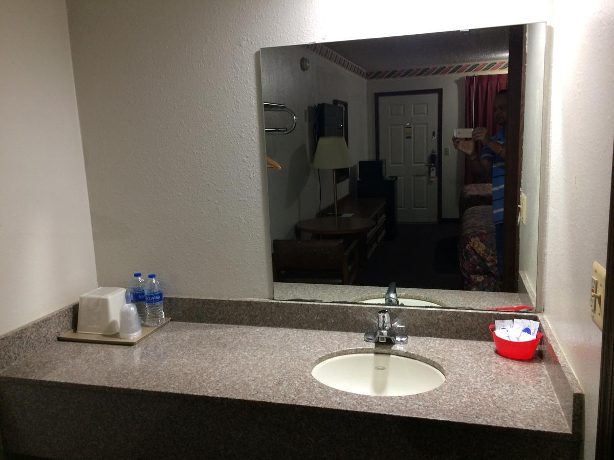 Seminole Rexdale Inn מראה חיצוני תמונה