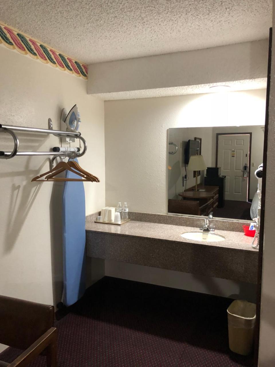 Seminole Rexdale Inn מראה חיצוני תמונה